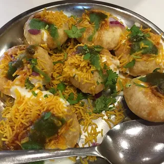 Dahi Bateta Sev Poori