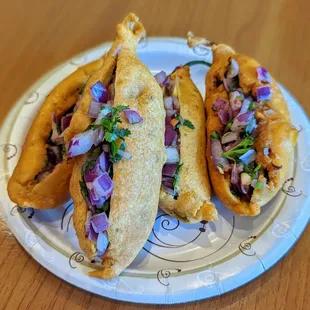 Onion Mirchi Bajji | Instagram: @telephonesmoothie