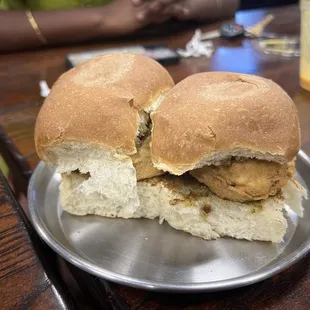 Vada pav