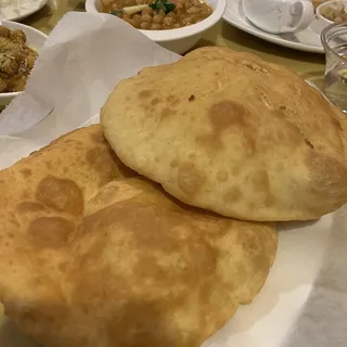 Cholay Bhature(2 Bhaturas)