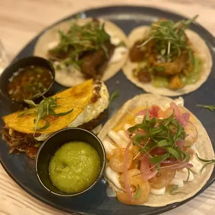 Tacos de camarón, Tacos de Birria, Taco de pulpo