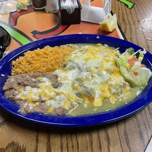 Combo plate with cheese enchilada and green chile