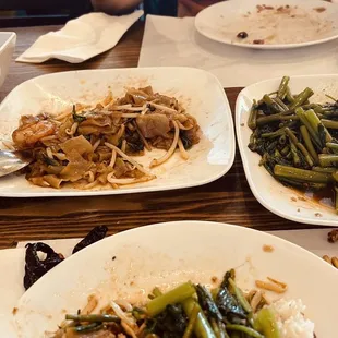 3 plates that took 30+ minutes to come out with greasy/oily and burnt!