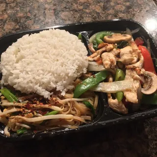 Phad Thai and Cashew Chicken Lunch Combo