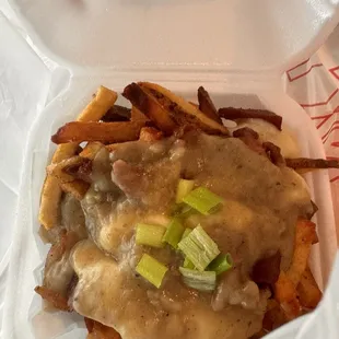 MINI POUTINE (this option is available with the deluxe add-on) it almost looks as good as what I make at home lol