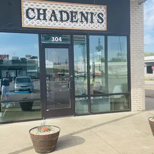 chadeni's storefront