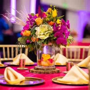Mercedes Flowers
OC Events - Chargers
Linens - Raquel's Linens