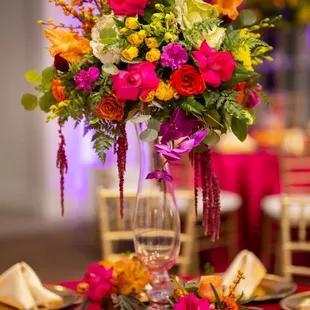Mercedes Flowers
OC Events - Chargers
Linens - Raquel's Linens