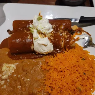 2 enchiladas (beef &amp; chicken) Not good. Chicken is very dry and beef is oily ground beef)