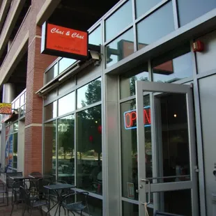 the outside of a restaurant