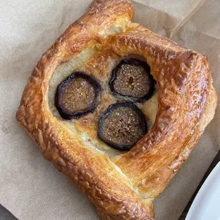 Burnt honey fig pastry