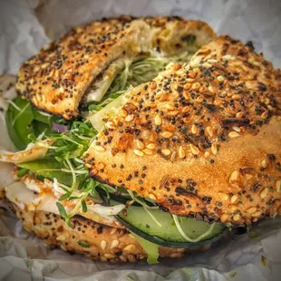 a sesame bagel sandwich