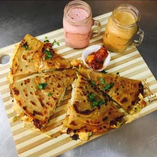 Chiccken Pizza Paratha