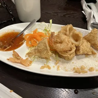 Koo Ruk (Fried Shrimp and Calamari)