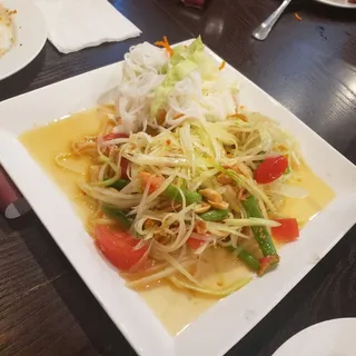 Som Tum Thai (Papaya Salad with Dried Shrimp)