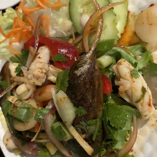 Yum Ruam Mit Talay (Seafood Salad)