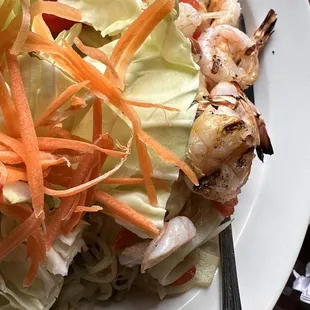 shrimp, lettuce, and carrots