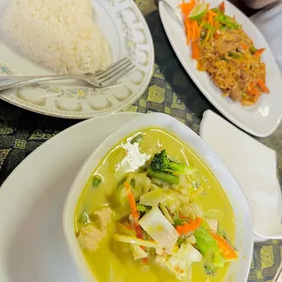 Green chicken curry and Drunken noodles