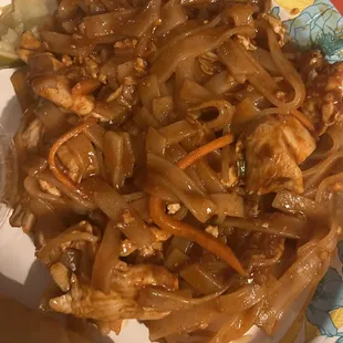 Chicken Pad Thai with a spring roll