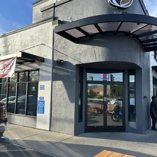 Outside view: Front entrance