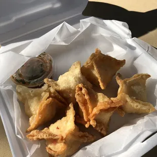 The huge crab cheese puff or Rangoon 3/5*