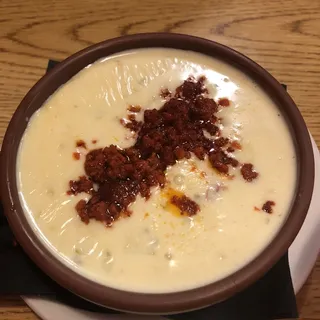 Queso Fundido con Chorizo