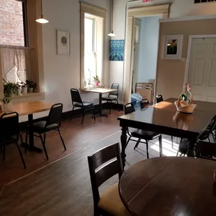 Dining area (outlet next to each table)