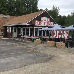 the outside of the restaurant