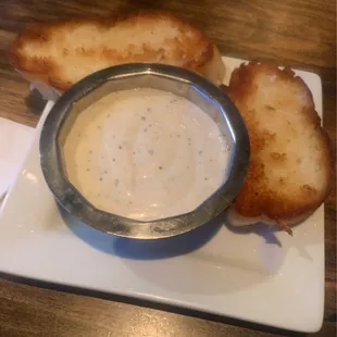 Garlic bread and peppercorn sauce