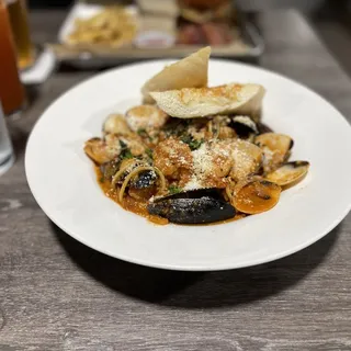 Laguini with Clam, Mussle and Shrimp