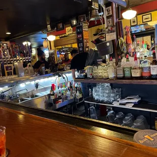 Bartender/Manager Lee