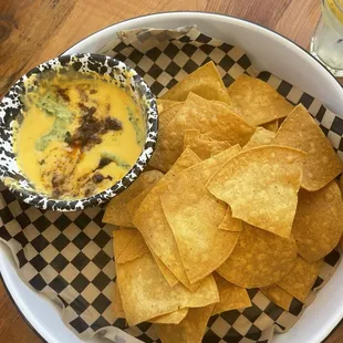 Chips & Queso