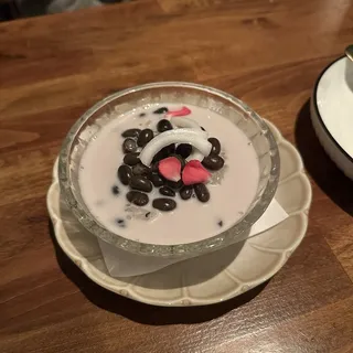 Black bean and sticky rice in warm coconut milk