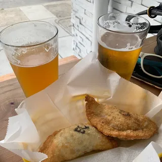 #11. Espinaca con Queso Empanada