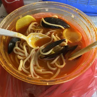 Spicy Seafood Noodle