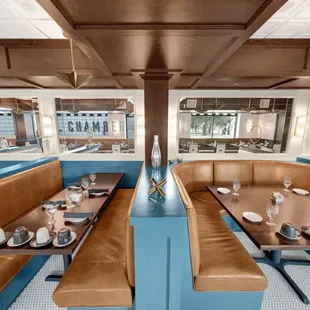 booths and tables
