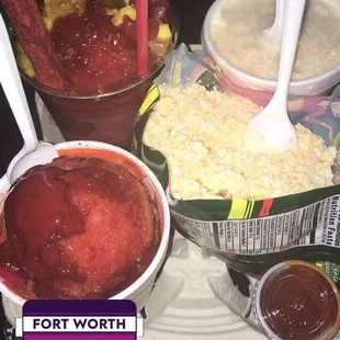 Super mangonada, mangonada, elote, y cochinada