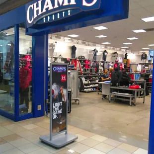 Champs - entrance