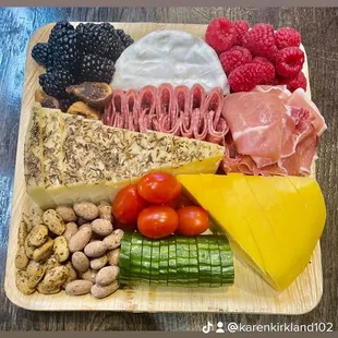 Small Charcuterie(pre-order, wait time is 15 minutes)