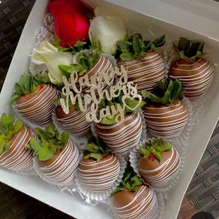 Mother's Day Chocolate Covered Strawberries Gift Box
