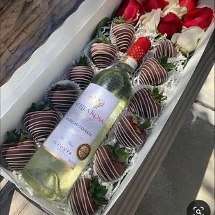 Champagne, Long Stem, and Chocolate Covered Strawberries Gift Box