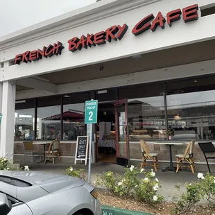 the outside of the restaurant