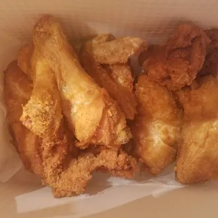 food, chicken wings and fried chicken