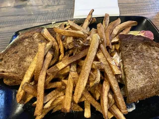 Carnivores Restaurant & Sports Bar