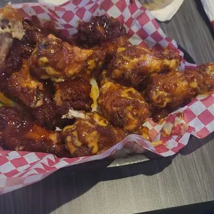 Amazing wings and sauce