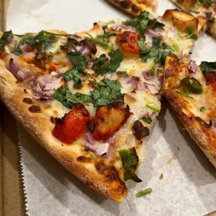 Dry butter chicken pizza