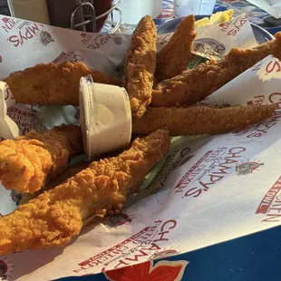 food, chicken wings and fried chicken