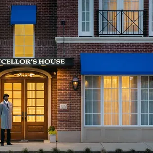 Chancellor&apos;s House Hotel Entrance