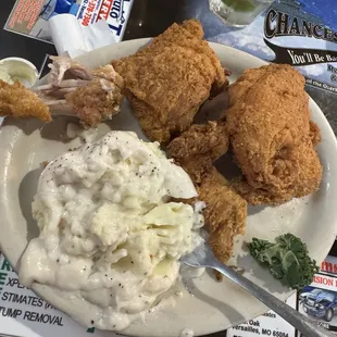 Fried chicken, mash and gravy