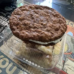 Oatmeal crème pie